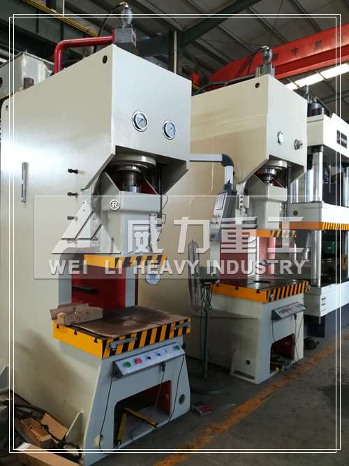 125噸油壓沖床圖片