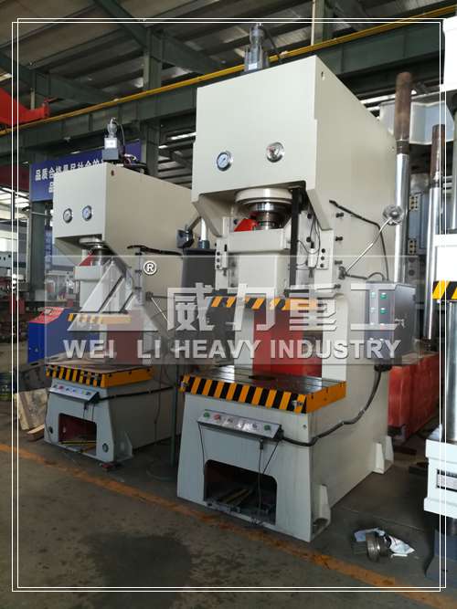 125t油壓沖床實(shí)物圖