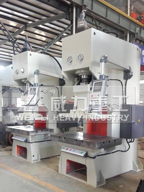 液壓沖床車(chē)間實(shí)物圖