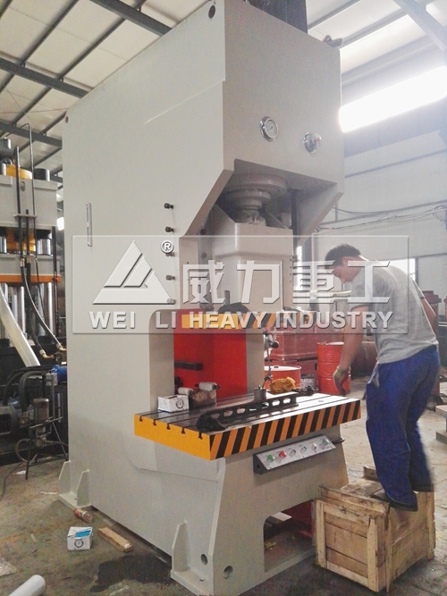 200噸油壓沖床圖片