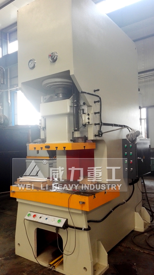 200噸液壓沖床圖