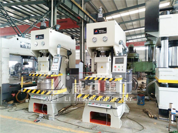 315噸油壓沖床圖片