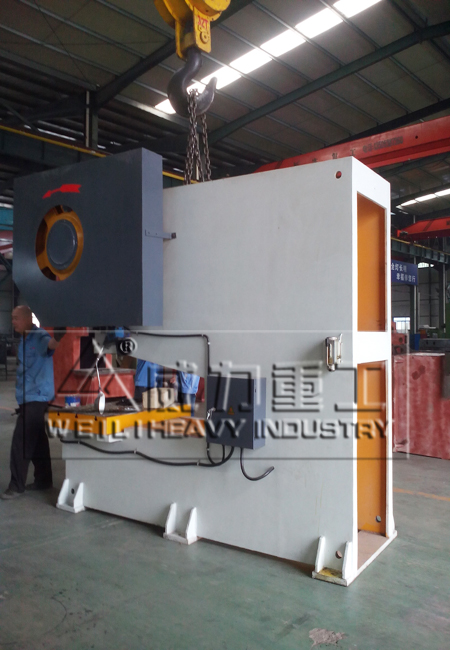 100噸深喉沖床發(fā)貨