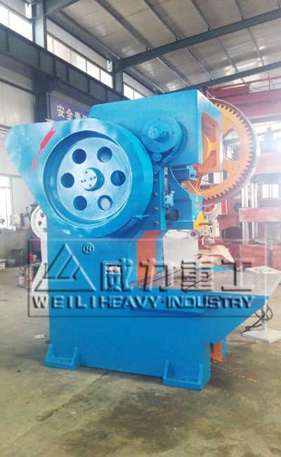 125噸深喉壓力機(jī)圖片