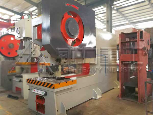 200噸深喉沖床圖片