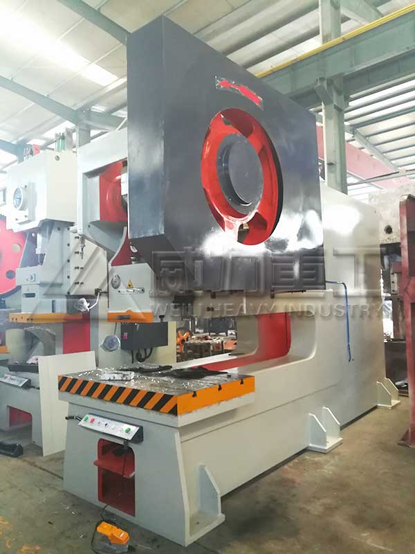 200噸深喉沖壓機(jī)