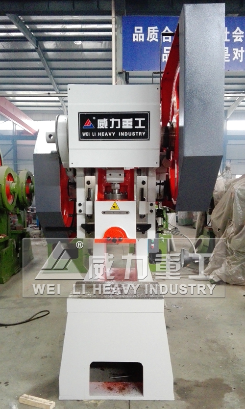 63噸深喉沖床車間實物圖