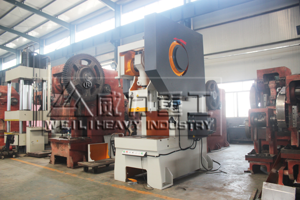 固定臺沖床生產車間