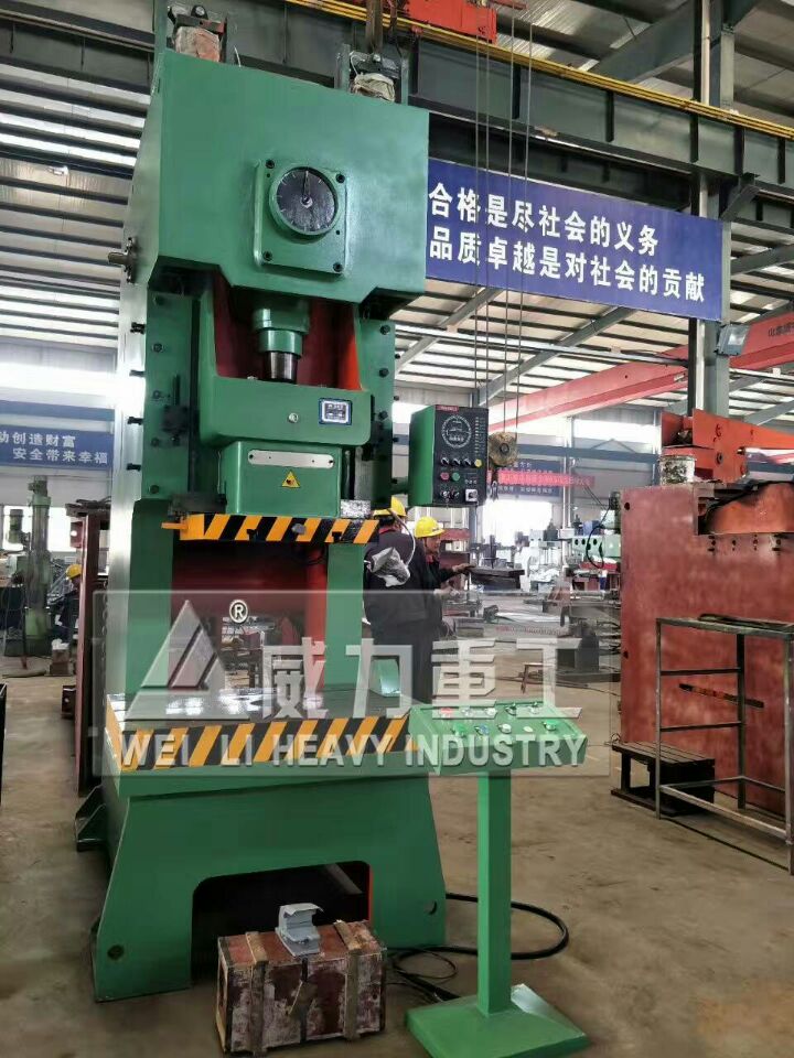 125噸氣動壓力機(jī)