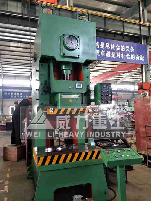 125噸氣動沖壓機(jī)圖片