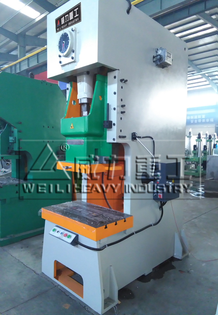 200噸氣動(dòng)沖壓機(jī)