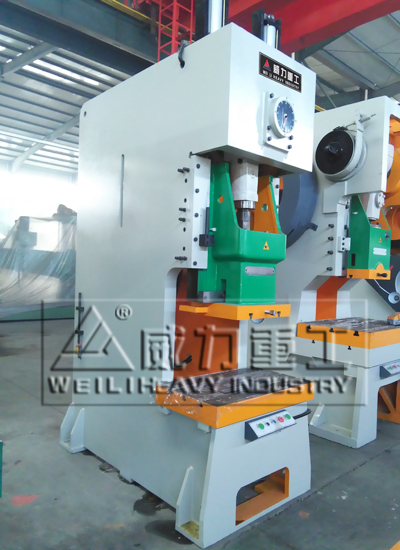 200噸氣動(dòng)沖床圖片