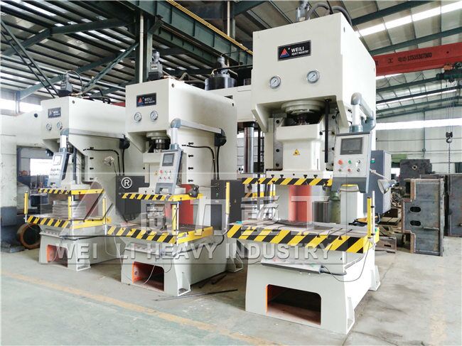 液壓沖床裝配車間