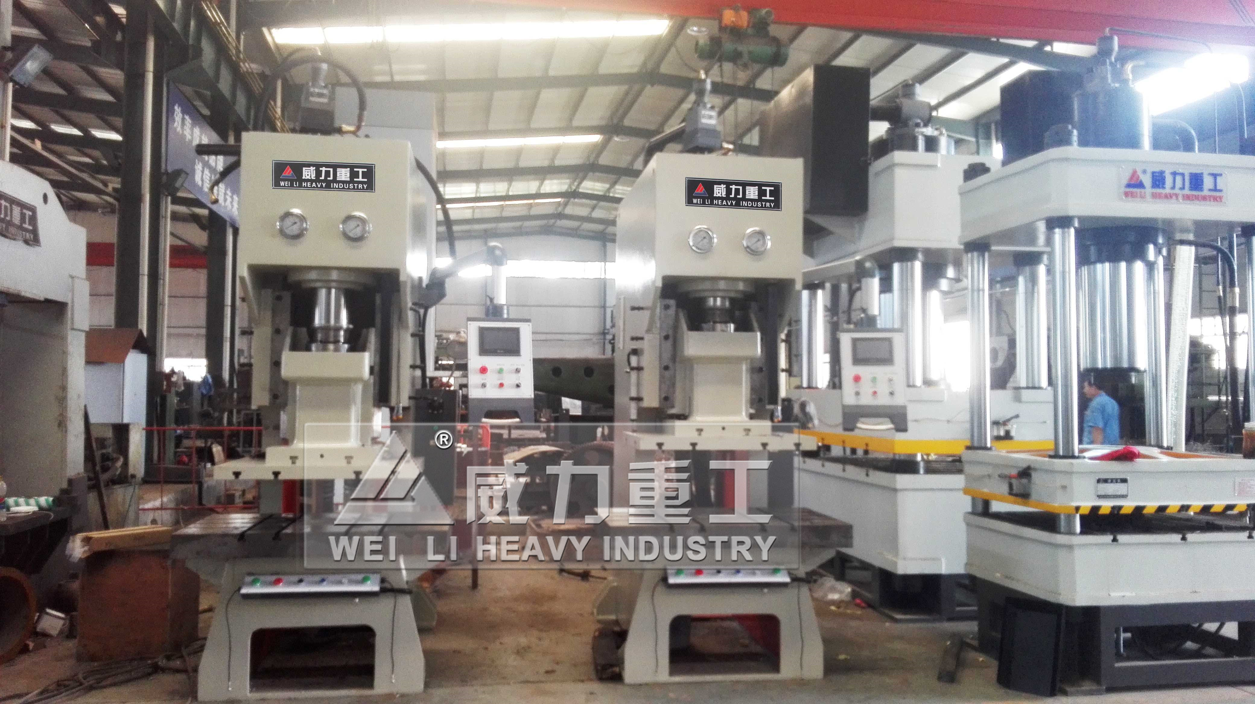 液壓沖床車間實(shí)物圖