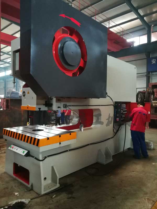 200噸深喉沖床圖片