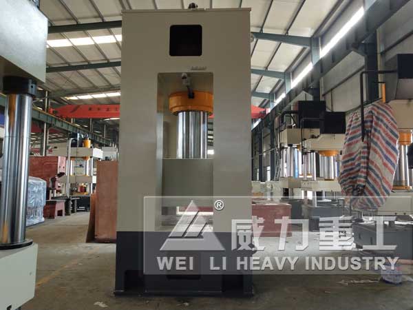 框架式液壓沖床側(cè)視圖