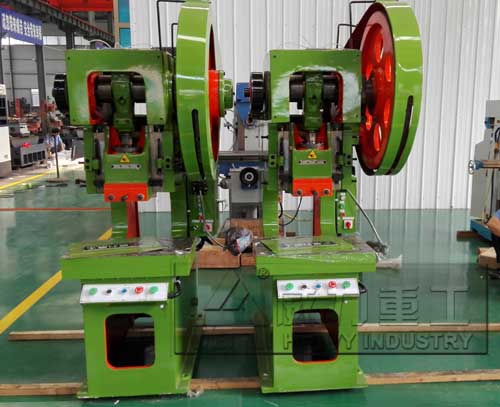 25噸深喉沖床車間實物圖片