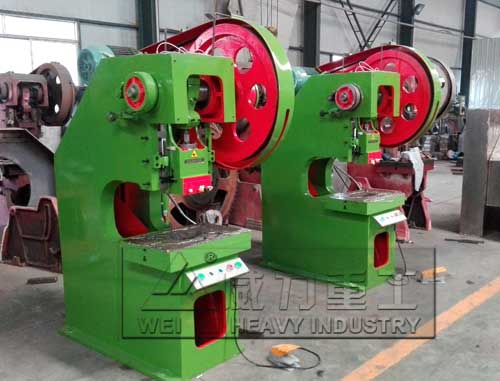 25噸深喉沖床生產(chǎn)車間圖片