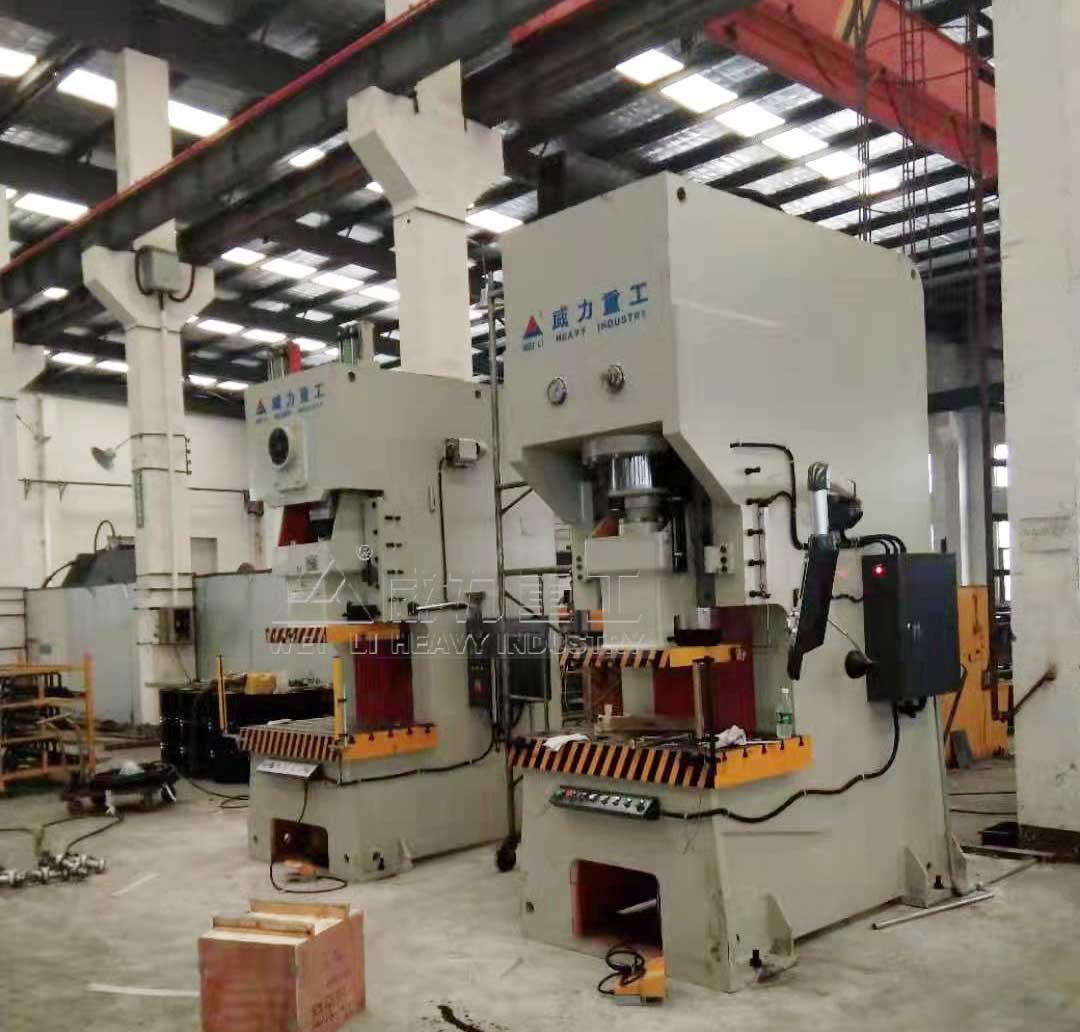 160噸氣動沖床液壓沖床客戶現(xiàn)場圖