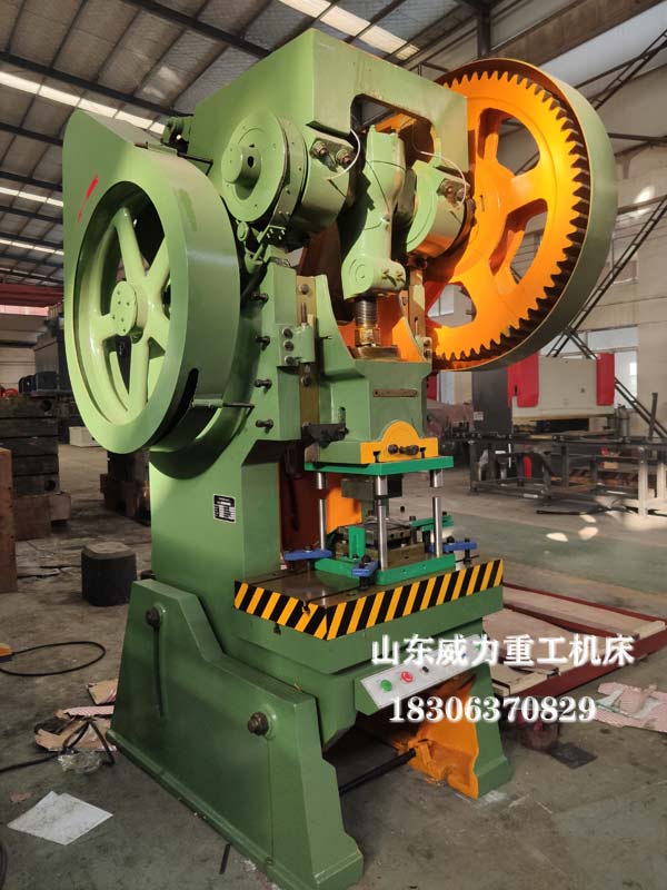 100噸沖床試機現(xiàn)場圖