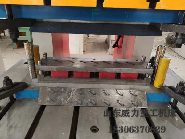 沖壓模具安裝細(xì)節(jié)圖