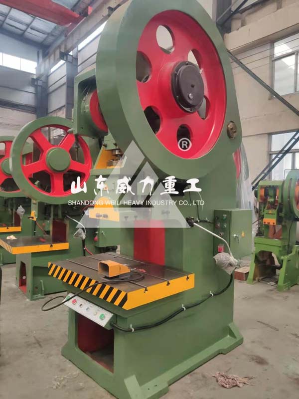 沖床廠家車間實(shí)物圖