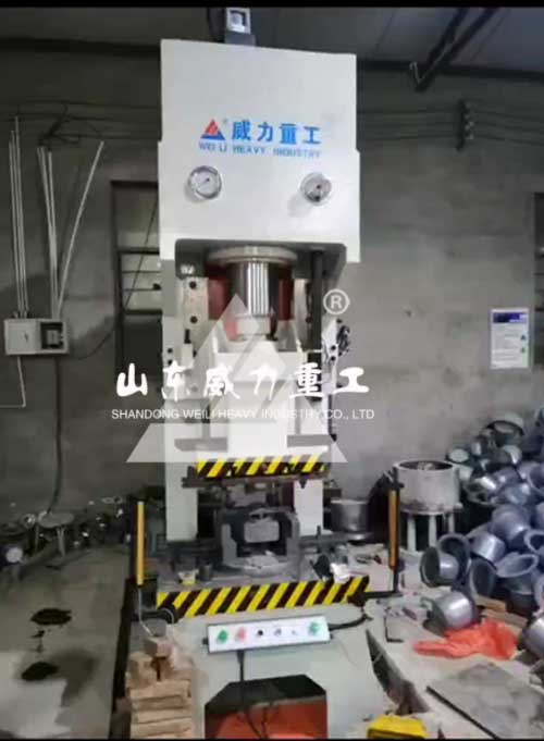 125噸液壓沖床車間實物圖