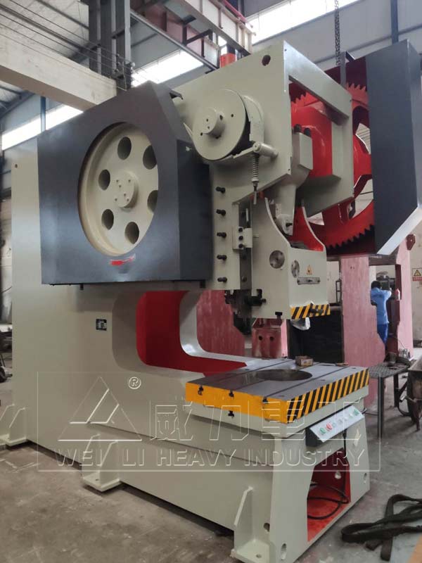 200噸深喉沖床圖片