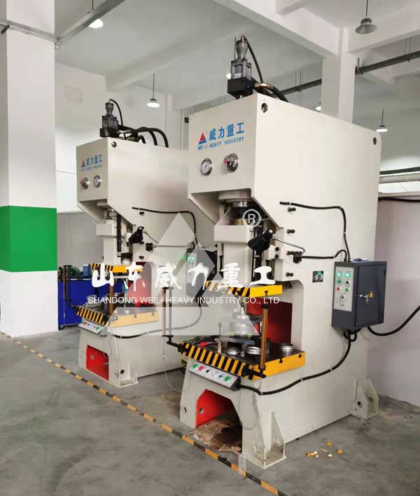 液壓沖床客戶現(xiàn)場(chǎng)圖