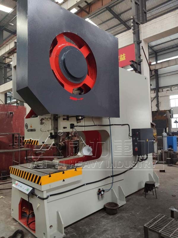 200噸深喉沖床圖片