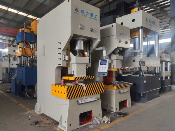 200噸高配置液壓沖床