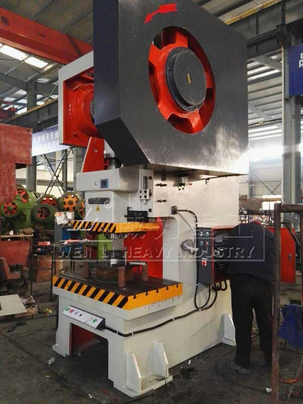 沖床實(shí)物圖