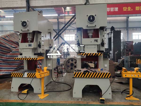 125噸高配置氣動(dòng)沖床圖片